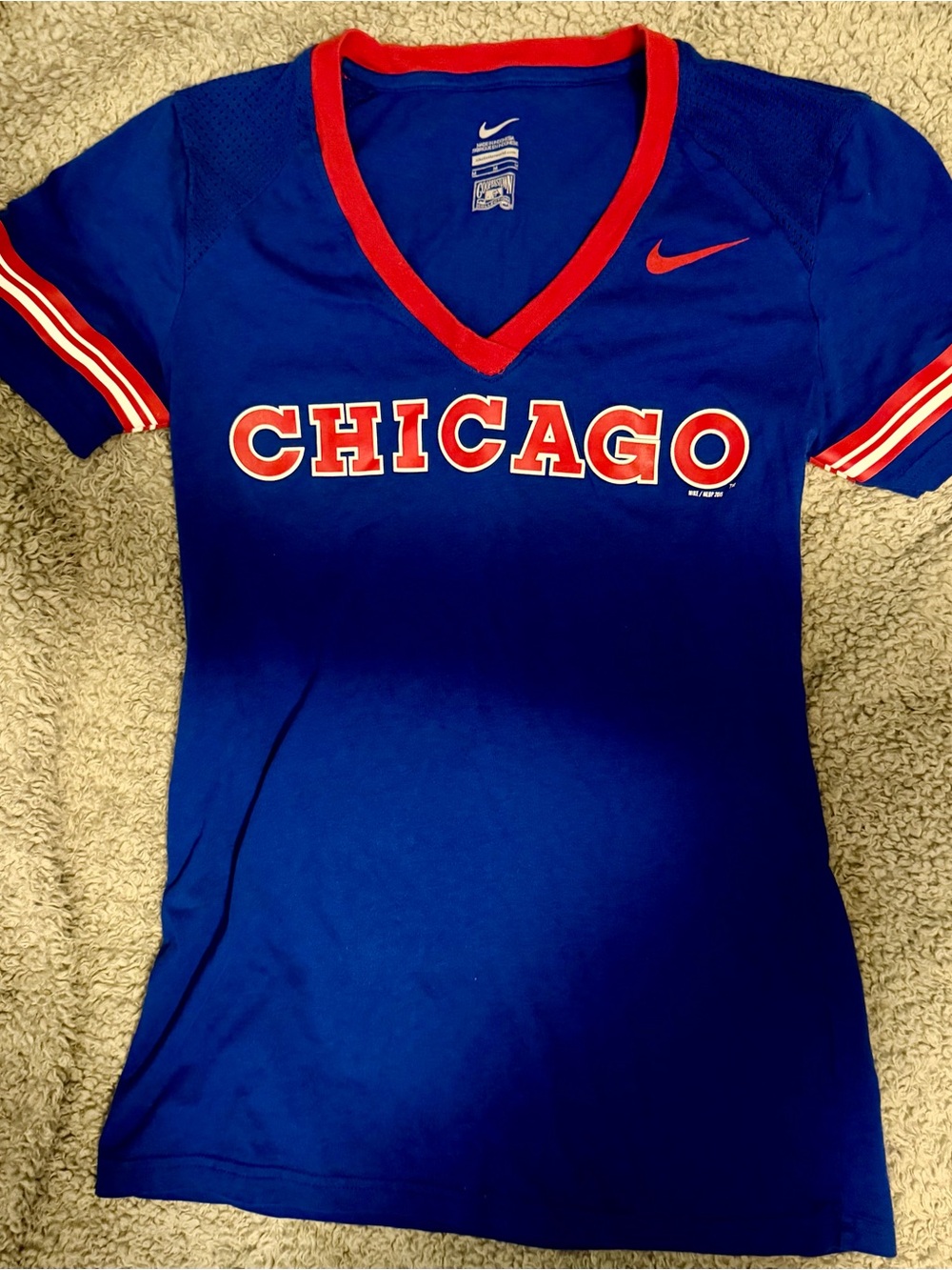 Nike Women's Blue V-Neck Chicago Cubs T-shirt with Red Trim